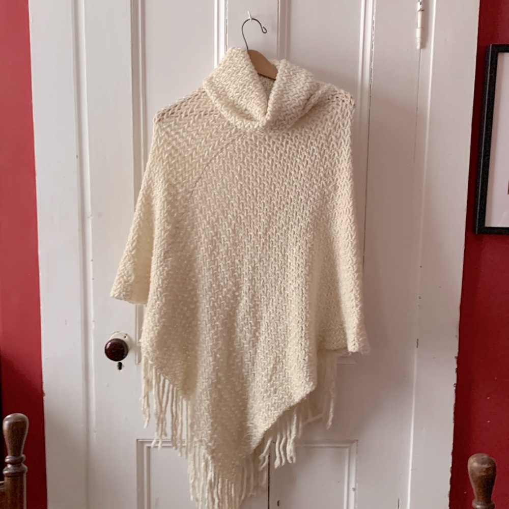 Women’s cream coloured Steve Madden poncho, size Small/Medium